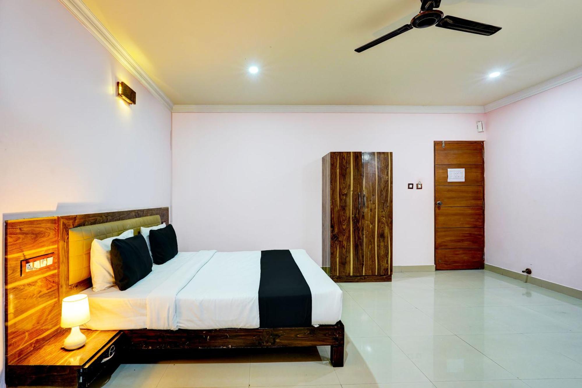 Super Townhouse Mg Road Near Commercial Street بنغالور المظهر الخارجي الصورة