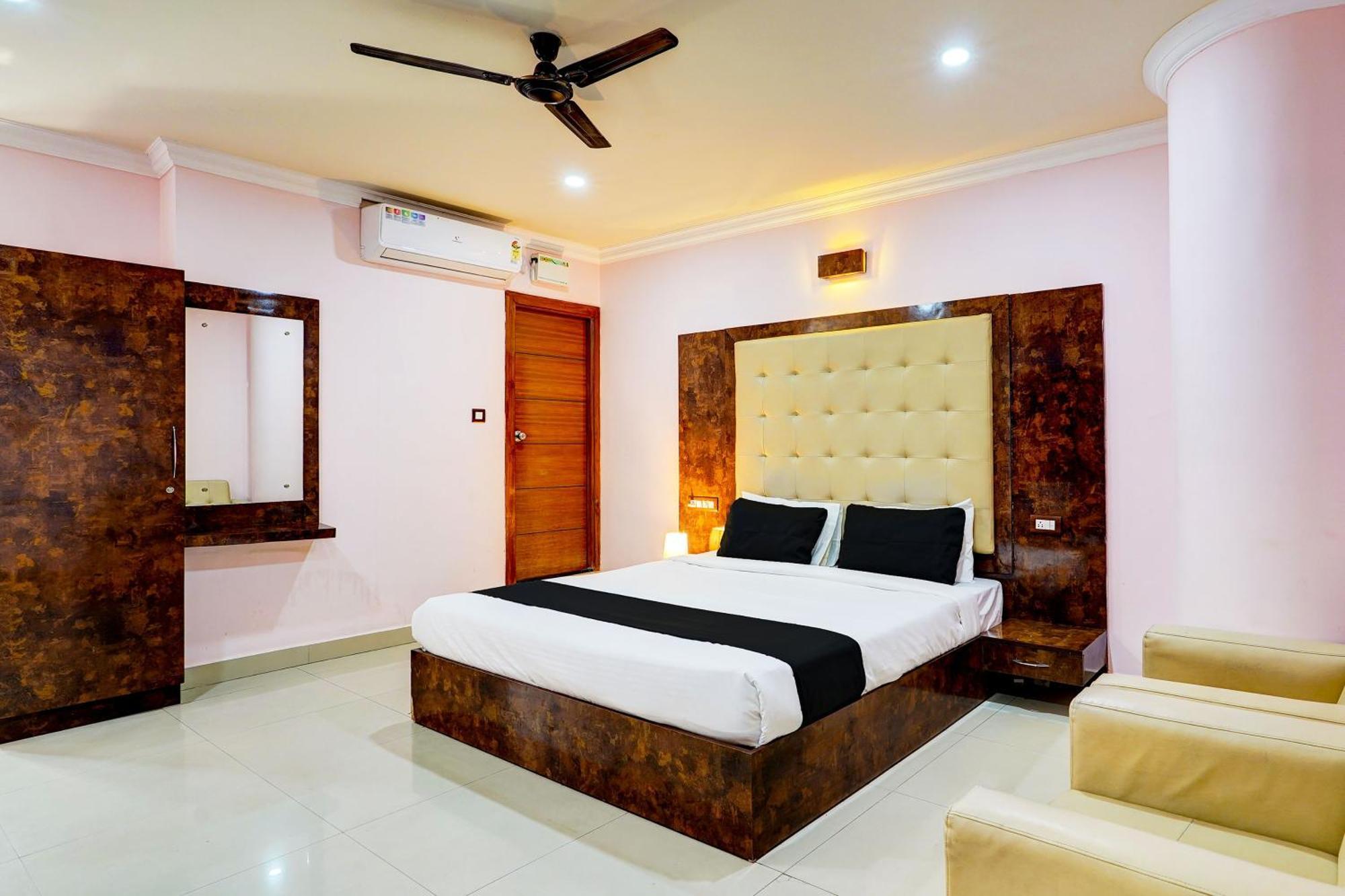 Super Townhouse Mg Road Near Commercial Street بنغالور المظهر الخارجي الصورة