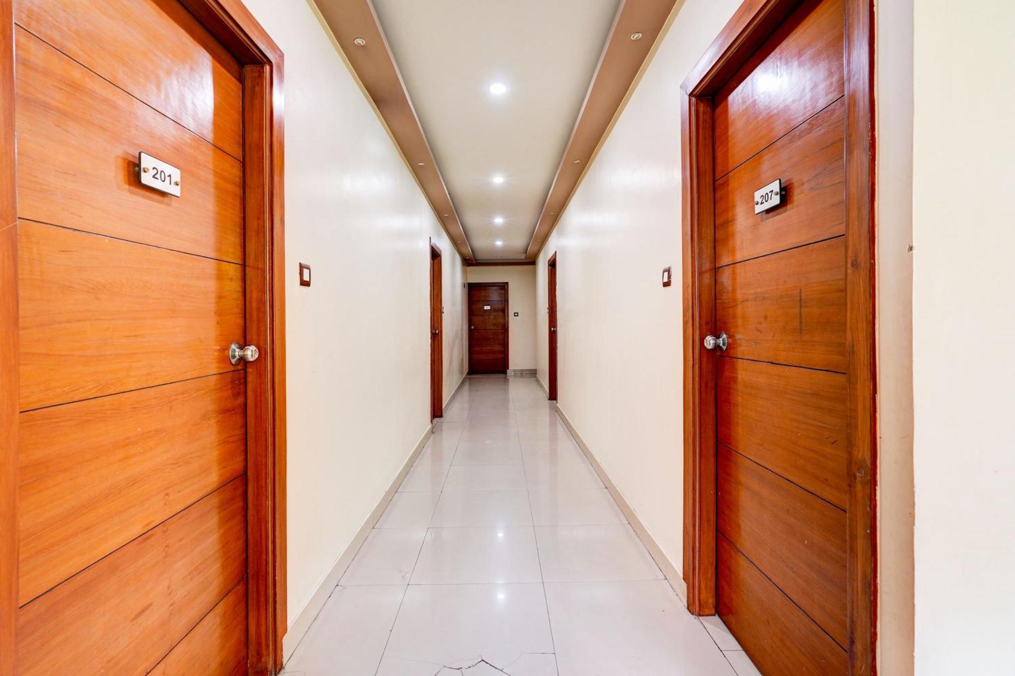 Super Townhouse Mg Road Near Commercial Street بنغالور المظهر الخارجي الصورة